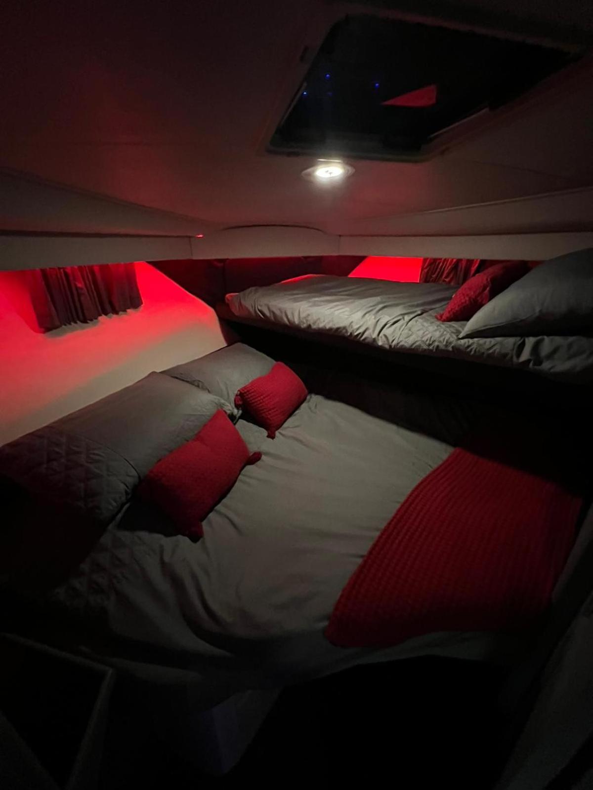 Yacht "X" - 44 Foot Modern Yacht On 5 Star Ocean Village Marina - Minutes Away From City Centre And Cruise Terminals, Free Parking ,Spa Package Available! Southampton Kültér fotó