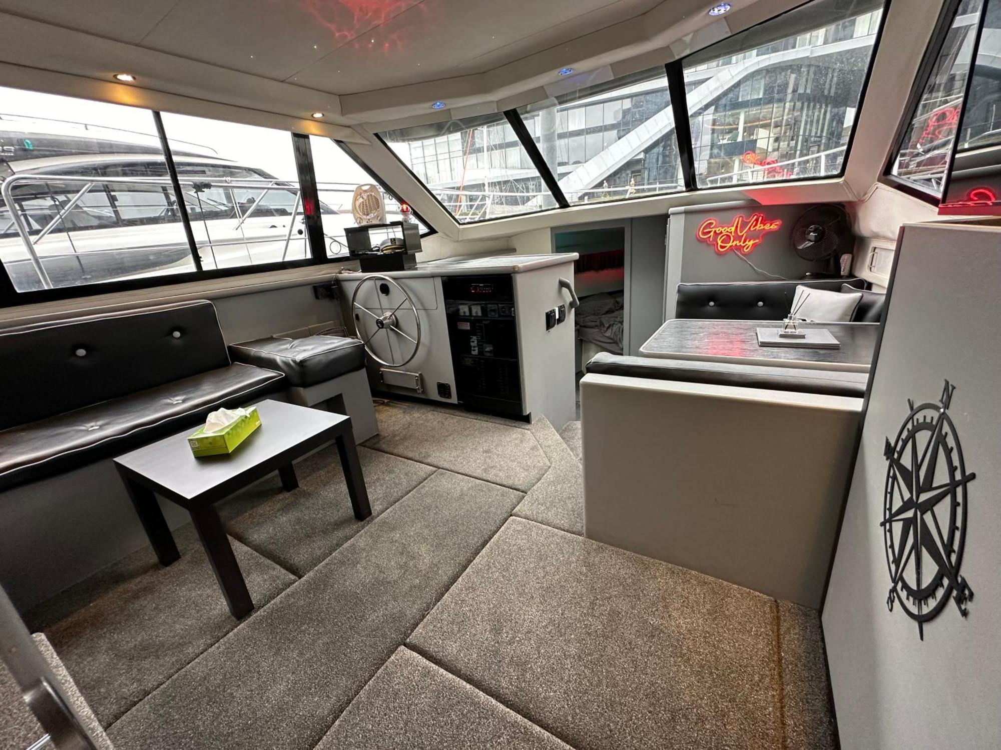 Yacht "X" - 44 Foot Modern Yacht On 5 Star Ocean Village Marina - Minutes Away From City Centre And Cruise Terminals, Free Parking ,Spa Package Available! Southampton Kültér fotó