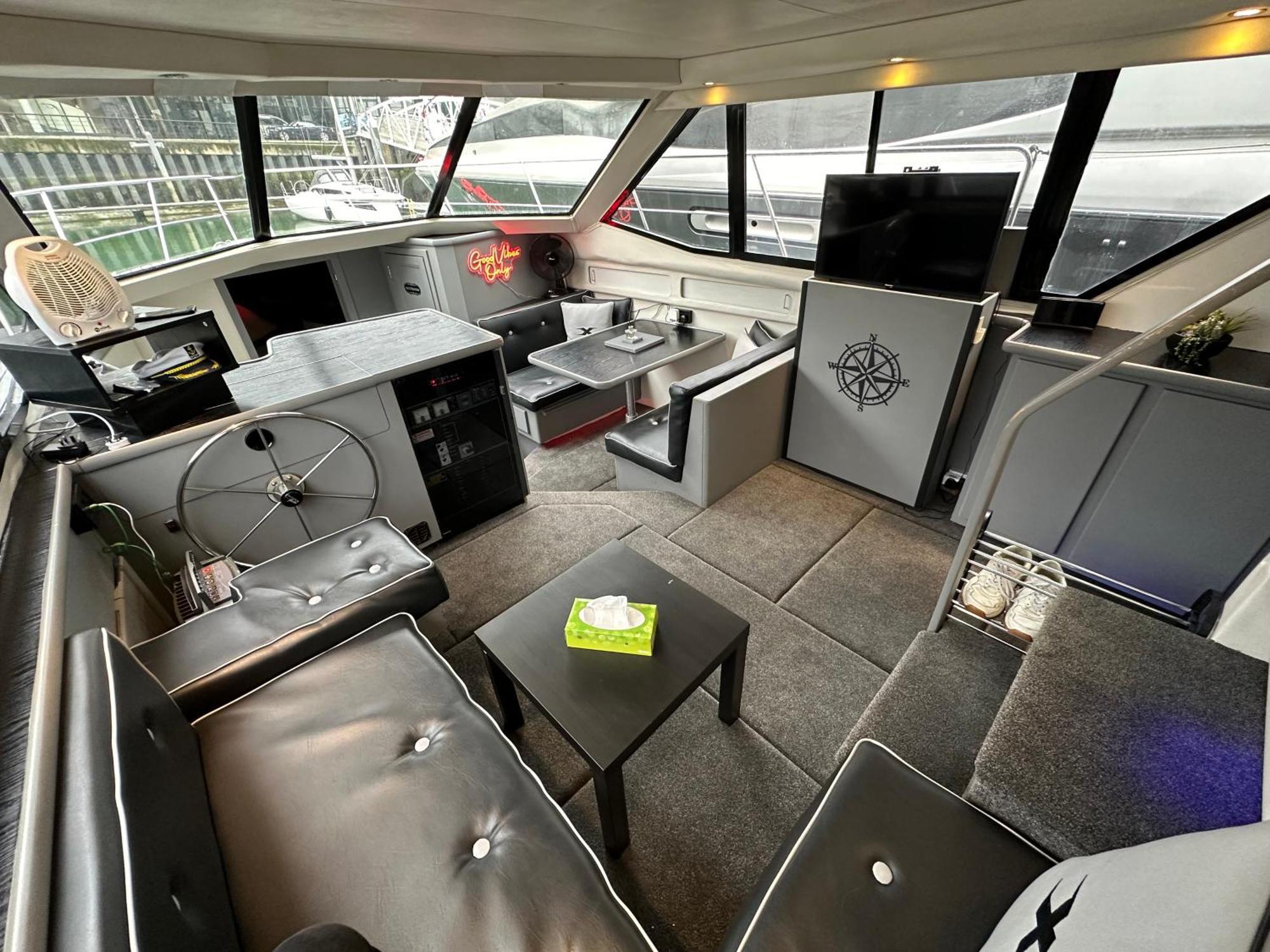 Yacht "X" - 44 Foot Modern Yacht On 5 Star Ocean Village Marina - Minutes Away From City Centre And Cruise Terminals, Free Parking ,Spa Package Available! Southampton Kültér fotó