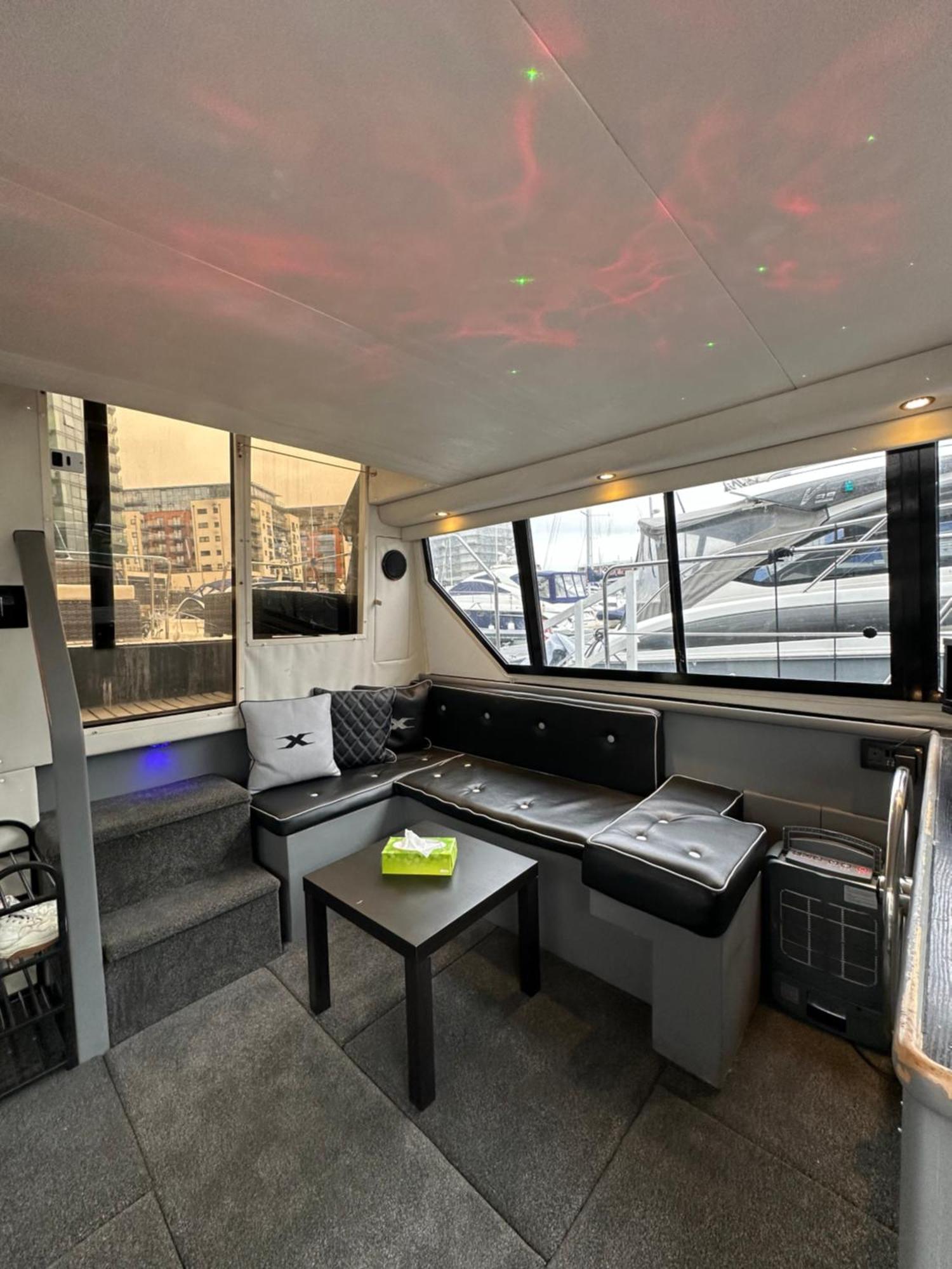 Yacht "X" - 44 Foot Modern Yacht On 5 Star Ocean Village Marina - Minutes Away From City Centre And Cruise Terminals, Free Parking ,Spa Package Available! Southampton Kültér fotó