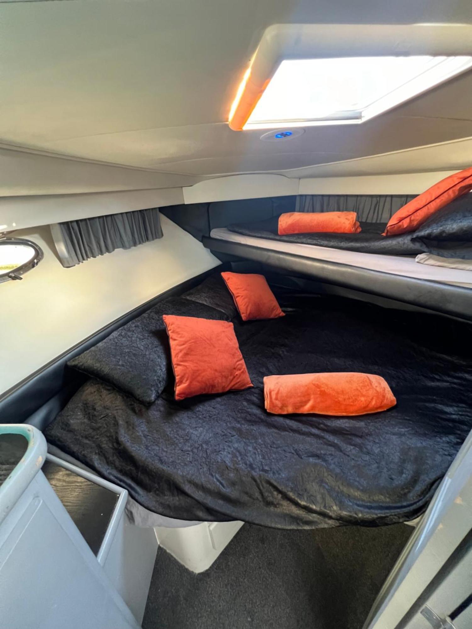 Yacht "X" - 44 Foot Modern Yacht On 5 Star Ocean Village Marina - Minutes Away From City Centre And Cruise Terminals, Free Parking ,Spa Package Available! Southampton Kültér fotó