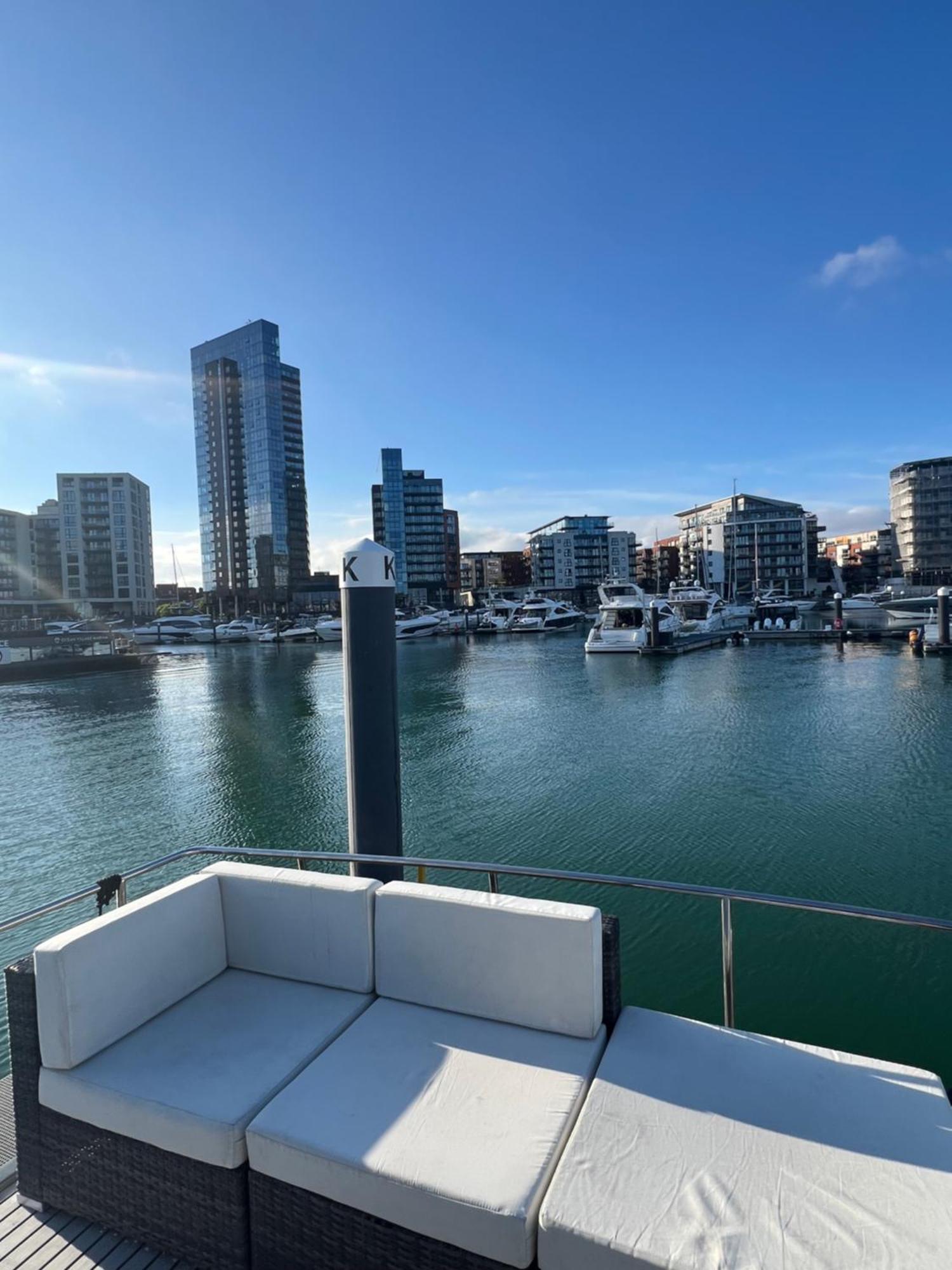 Yacht "X" - 44 Foot Modern Yacht On 5 Star Ocean Village Marina - Minutes Away From City Centre And Cruise Terminals, Free Parking ,Spa Package Available! Southampton Kültér fotó
