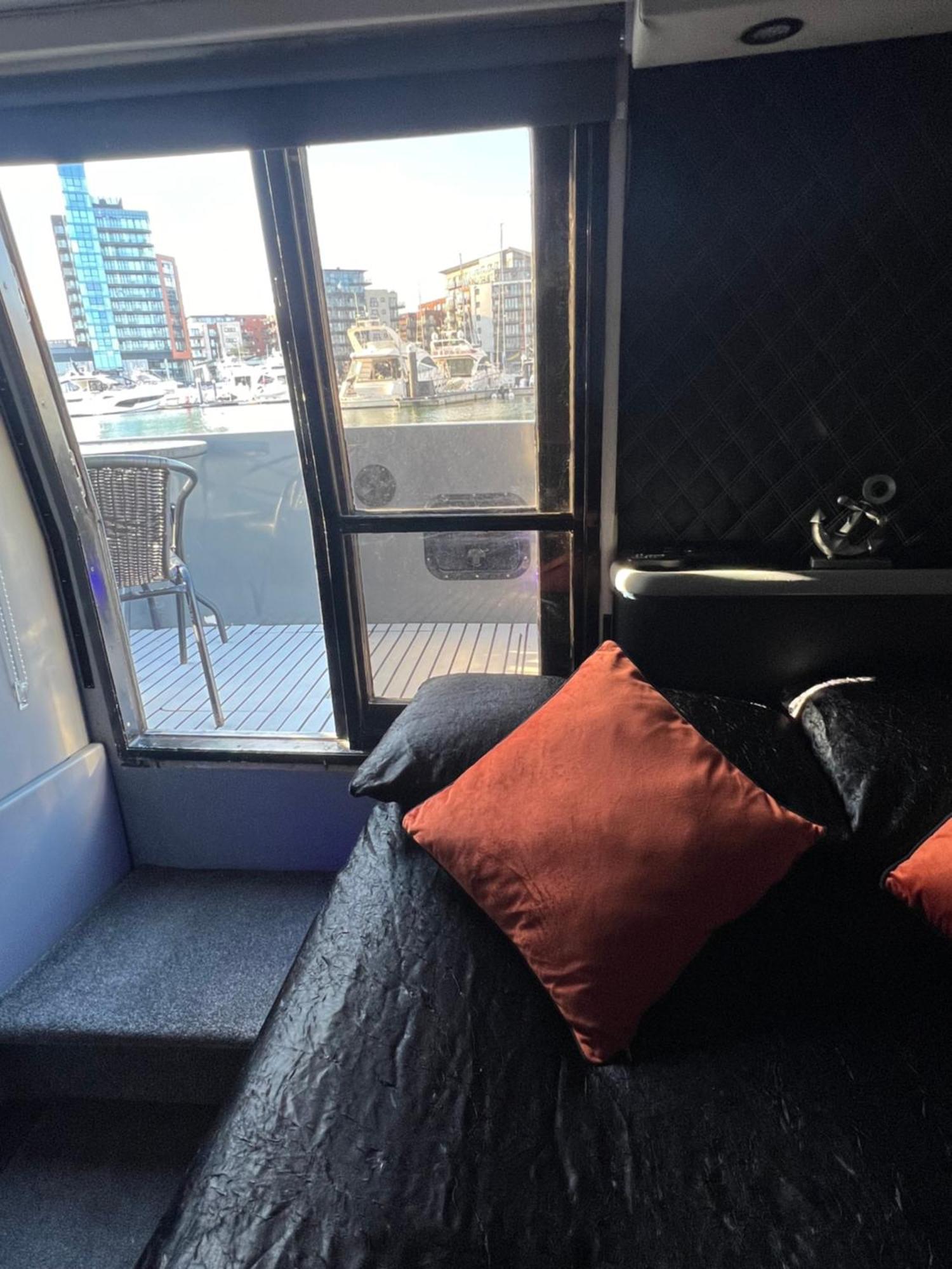 Yacht "X" - 44 Foot Modern Yacht On 5 Star Ocean Village Marina - Minutes Away From City Centre And Cruise Terminals, Free Parking ,Spa Package Available! Southampton Kültér fotó