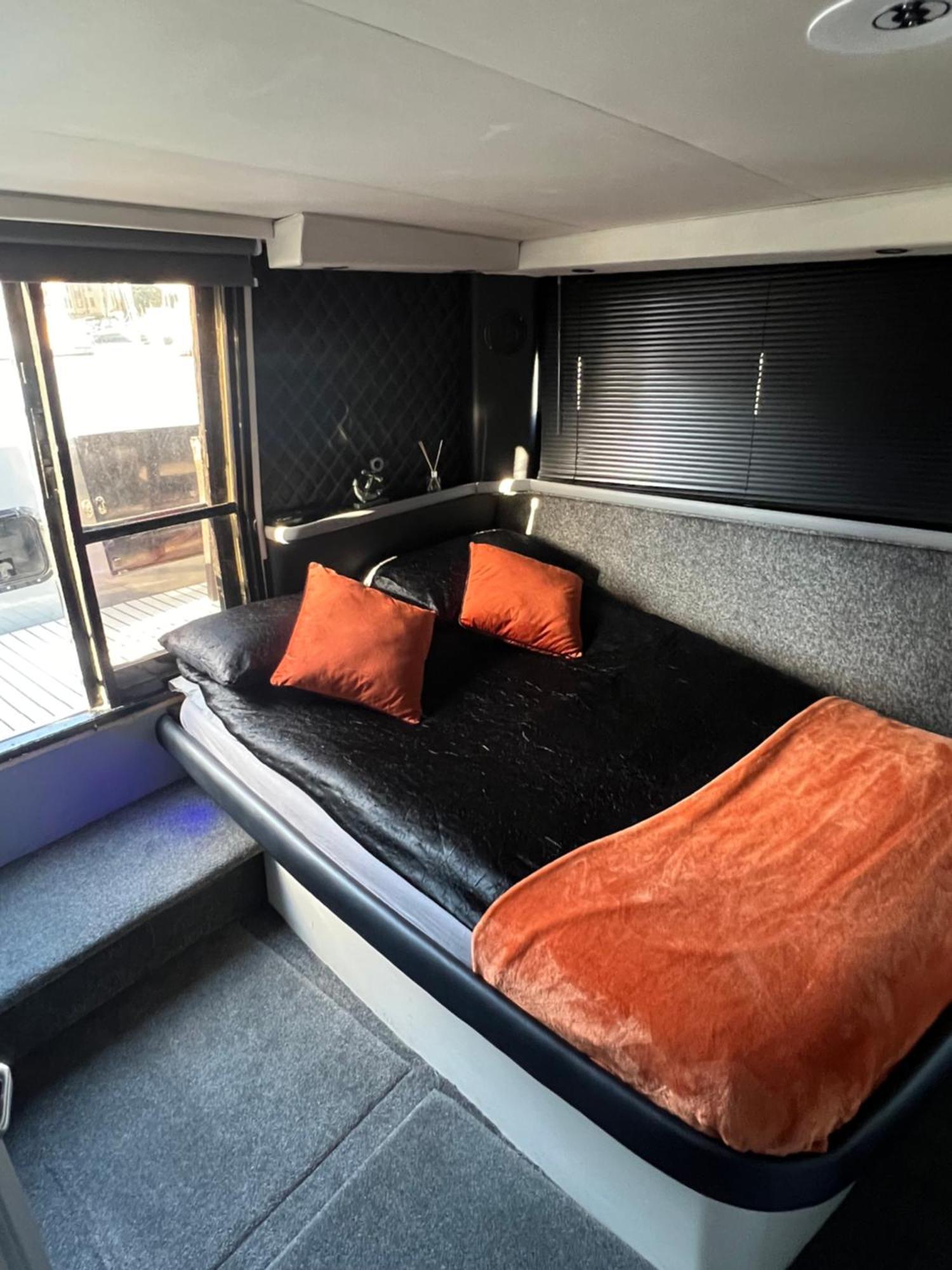 Yacht "X" - 44 Foot Modern Yacht On 5 Star Ocean Village Marina - Minutes Away From City Centre And Cruise Terminals, Free Parking ,Spa Package Available! Southampton Kültér fotó